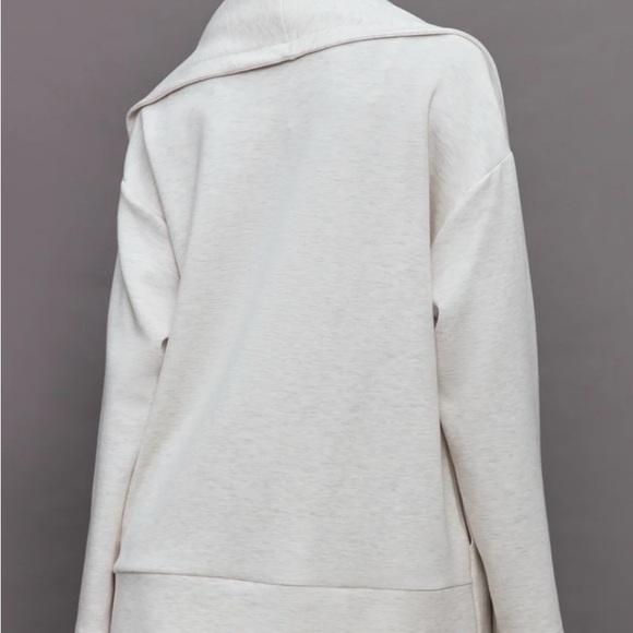 Carbon38 Cream Women's Jacket - Picture 4 of 5